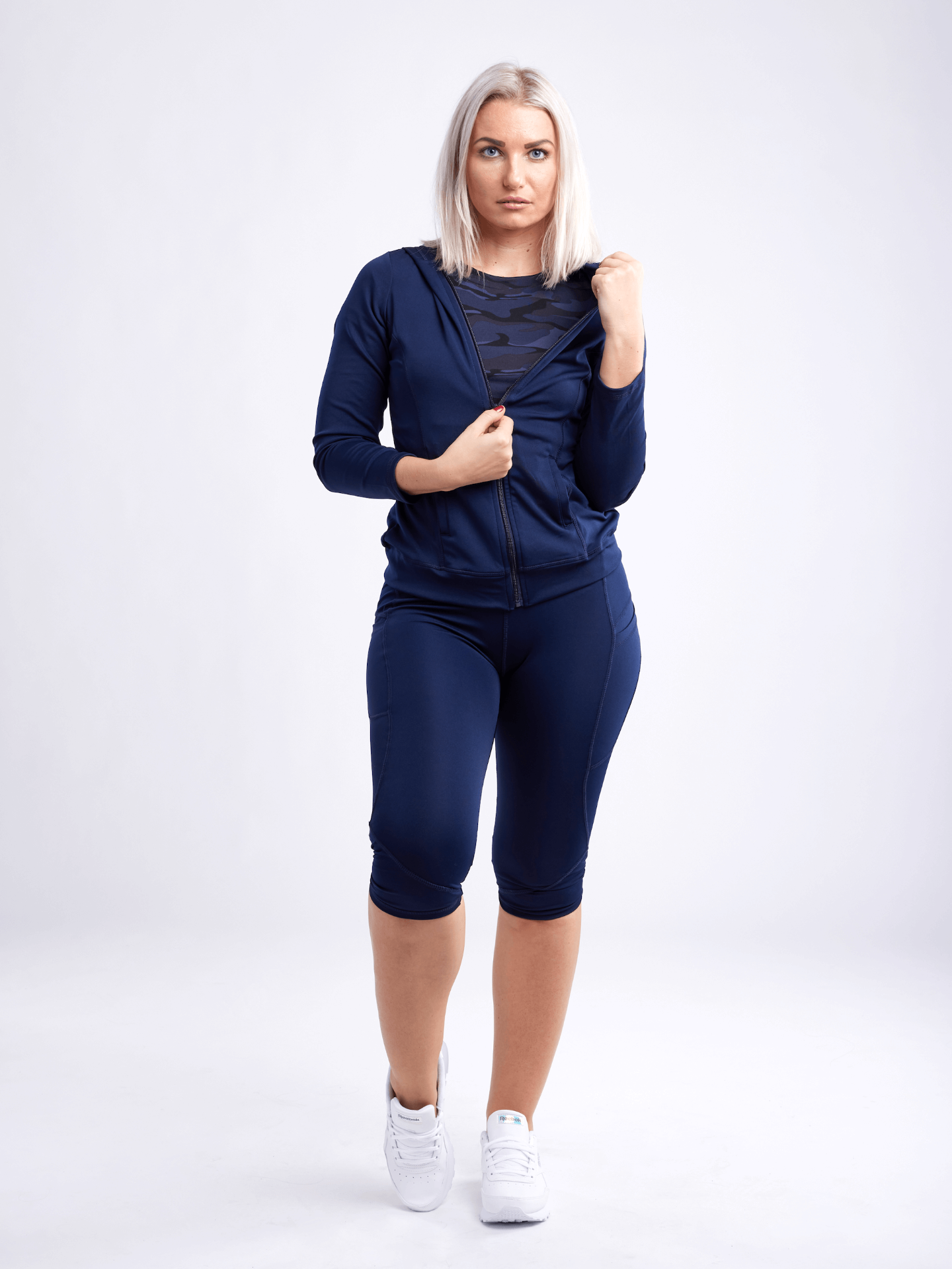 Mid-Rise Capri Fitness Leggings with Side Pockets