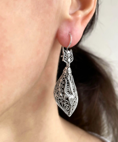 Filigree Art Tulip Figured Women Sterling Silver Dangle Drop Earrings